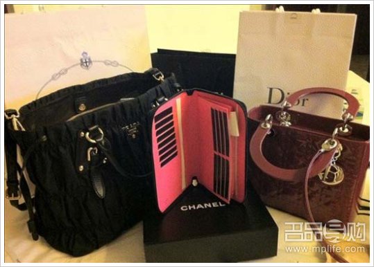 香港扫货CHANEL DIOR等包多个