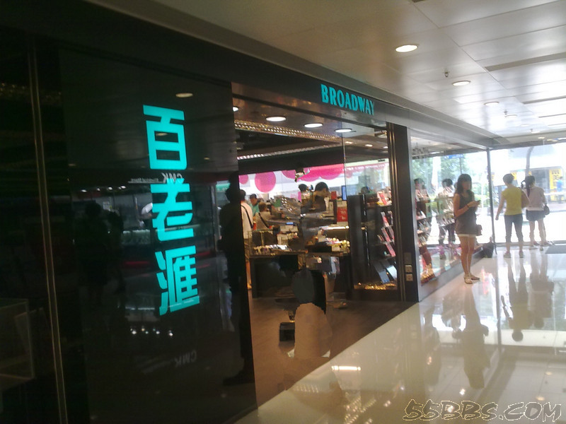 香港百老汇购IPAD3现场直播 顺带鳄鱼裙和勃肯鞋
