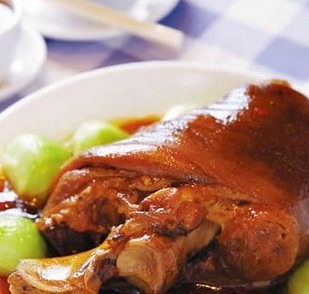 龙华酒店必吃经典美食卤乳鸽