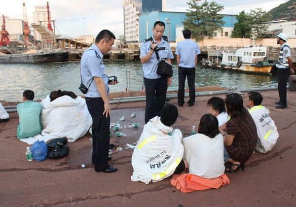 疑深圳偷渡香港快艇沉没 9人获救3人失踪