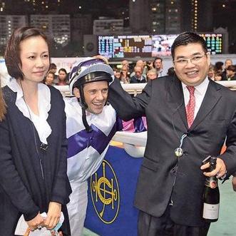 香港豪宅双尸命案：女子狂斩富商百刀后跳楼 男死者拥百亿身家