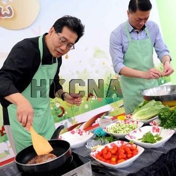 香港举行食品嘉年华 高官制作特色美食（组图）