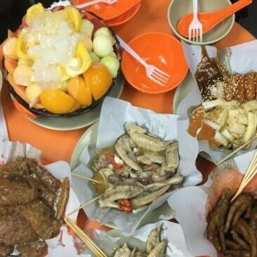 香港美食推介：HK小吃甜品最出名在这家（B仔凉粉、蒜蓉香辣鸡翅尖、芒果糯米卷）