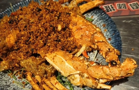 食通天下｜川味餐厅推经济实惠海鲜套餐　让旅客在港食避风塘风味澳龙