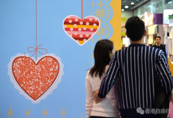 香港新婚夫妇1/3涉内地跨境婚姻