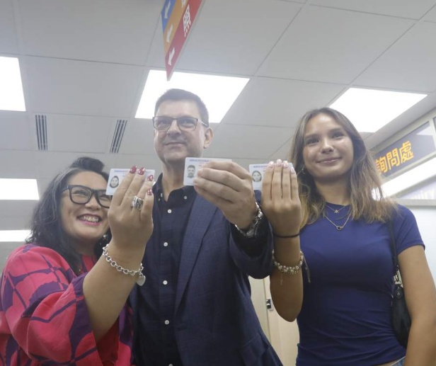香港中旅：逾2万外籍永居人士申办内地通行证