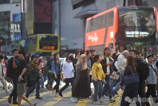 香港总商会料本港今年GDP增2.4%　近四成会员拟明年加薪