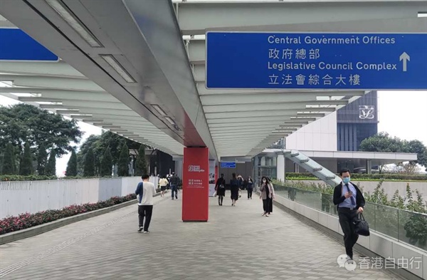 政府拟削减1万公务员职位　杨何蓓茵：检视需求提升效率