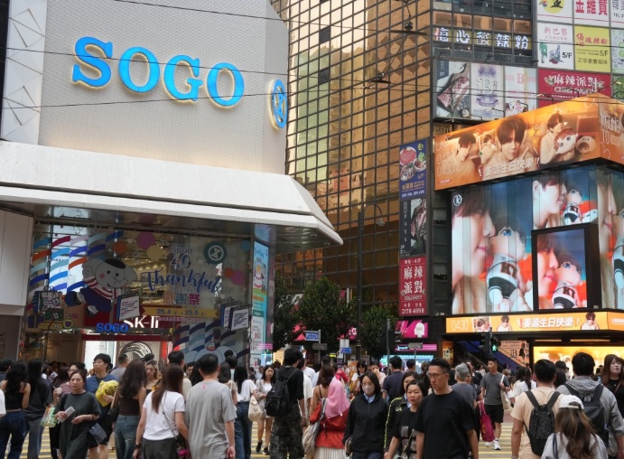 4月访港旅客384万人次 内地客占逾七成